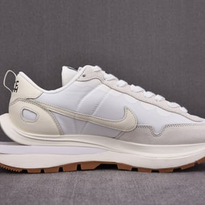 Sacai X Nike Vaporwaffle Dd1875-100 - Image 11