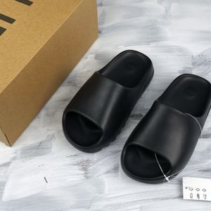 Adidas Yeezy Slide Black Fx0495 - Image 3