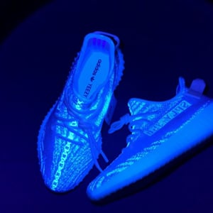 2018 Yeezy Boost 350 V2 Triple White Cp9366 - Image 2