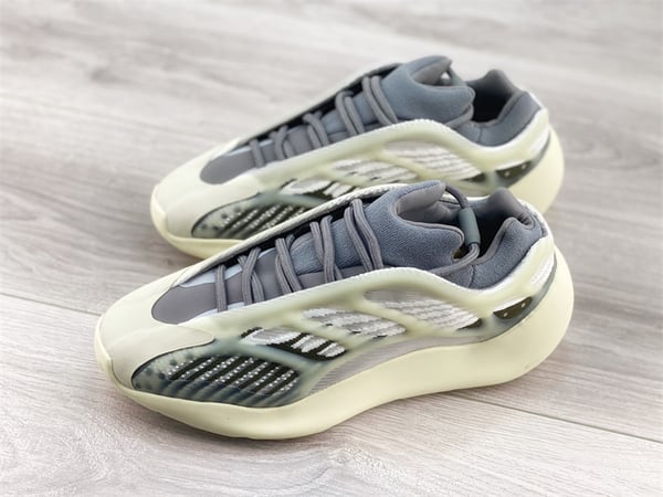 Yeezy 700 V3 Fade Salt Id1674 - Image 5