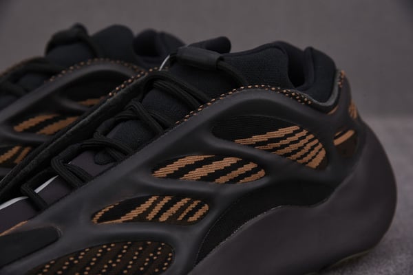 Adidas Yeezy 700 V3 Eremiel Gy0189 - Image 2