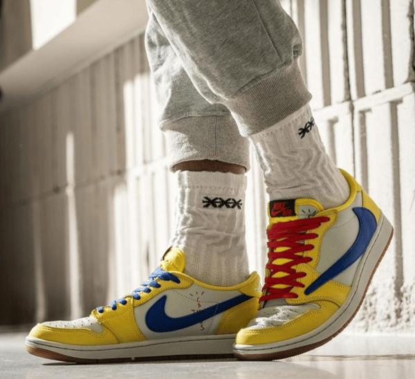 Jordan 1 Retro Low OG SP Travis Scott Canary DZ4137-700 Unisex - Image 4