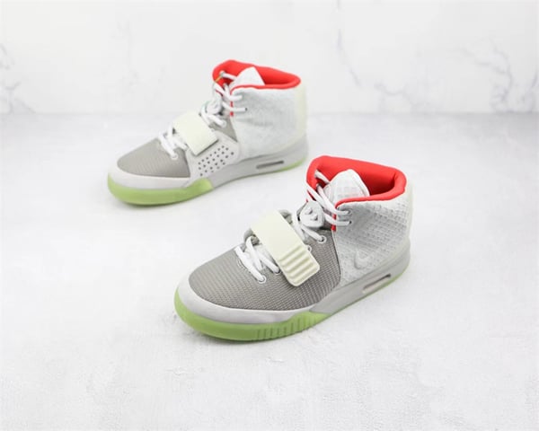 Nike Air Yeezy 2 Pure Platinum Wolf Grey Mens 508214-010 - Image 4