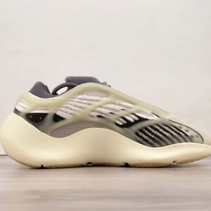 Yeezy 700 V3 Fade Salt Id1674