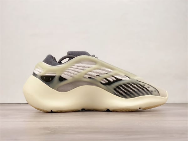 Yeezy 700 V3 Fade Salt Id1674