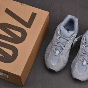 Adidas Yeezy Boost 700 V2 Hospital Blue Fv8424 - Image 4