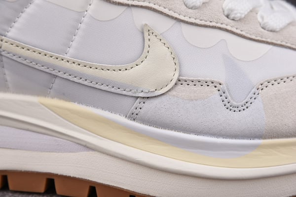 Sacai X Nike Vaporwaffle Dd1875-100 - Image 5