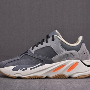 Adidas Yeezy Boost 700 Magnet Fv9922