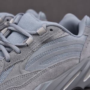 Adidas Yeezy Boost 700 V2 Hospital Blue Fv8424 - Image 3