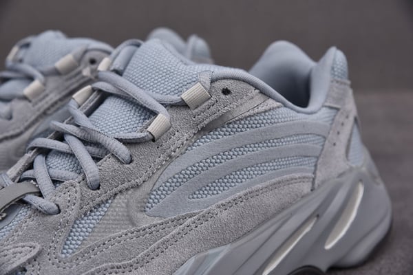 Adidas Yeezy Boost 700 V2 Hospital Blue Fv8424 - Image 3