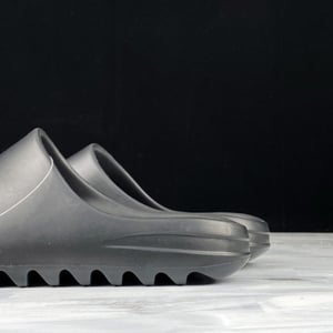 Adidas Yeezy Slide Black Fx0495 - Image 4