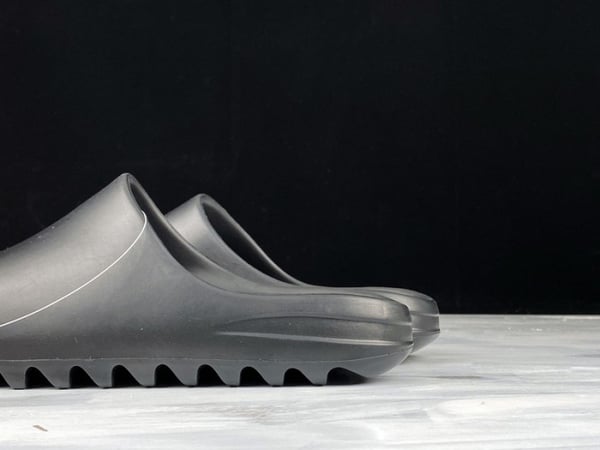 Adidas Yeezy Slide Black Fx0495 - Image 4