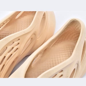 Kanye Yeezy Foam Runner Sand - Image 2