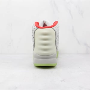 Nike Air Yeezy 2 Pure Platinum Wolf Grey Mens 508214-010 - Image 3