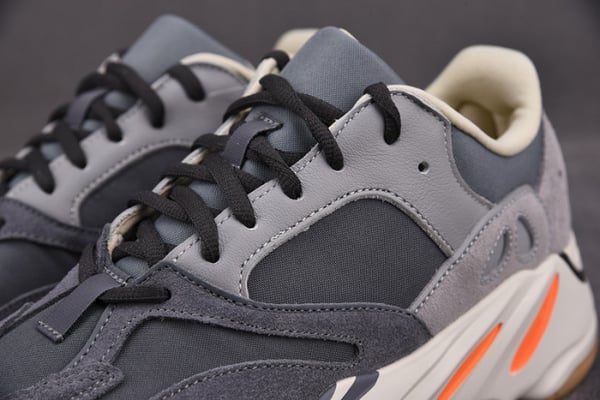 Adidas Yeezy Boost 700 Magnet Fv9922 - Image 3