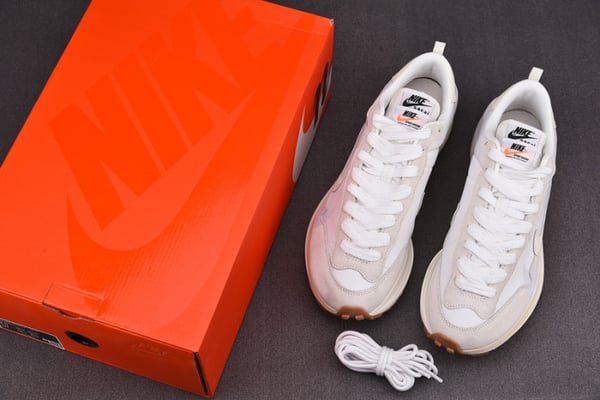 Sacai X Nike Vaporwaffle Dd1875-100 - Image 8