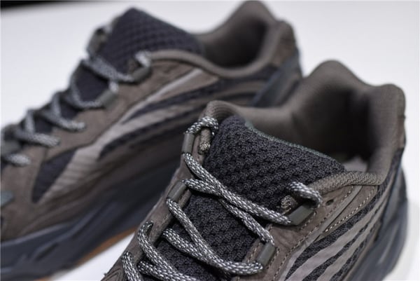 Adidas Yeezy Boost 700 V2 Geode Eg6860 - Image 10