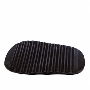 Yeezy Slides Black Fw6348 - Image 4
