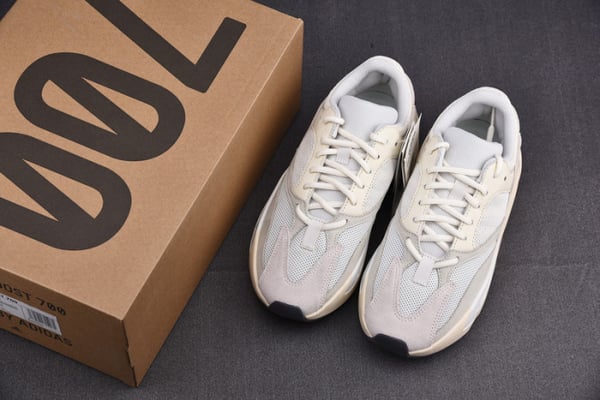 Adidas Yeezy Boost 700 Analog Eg7596 - Image 9